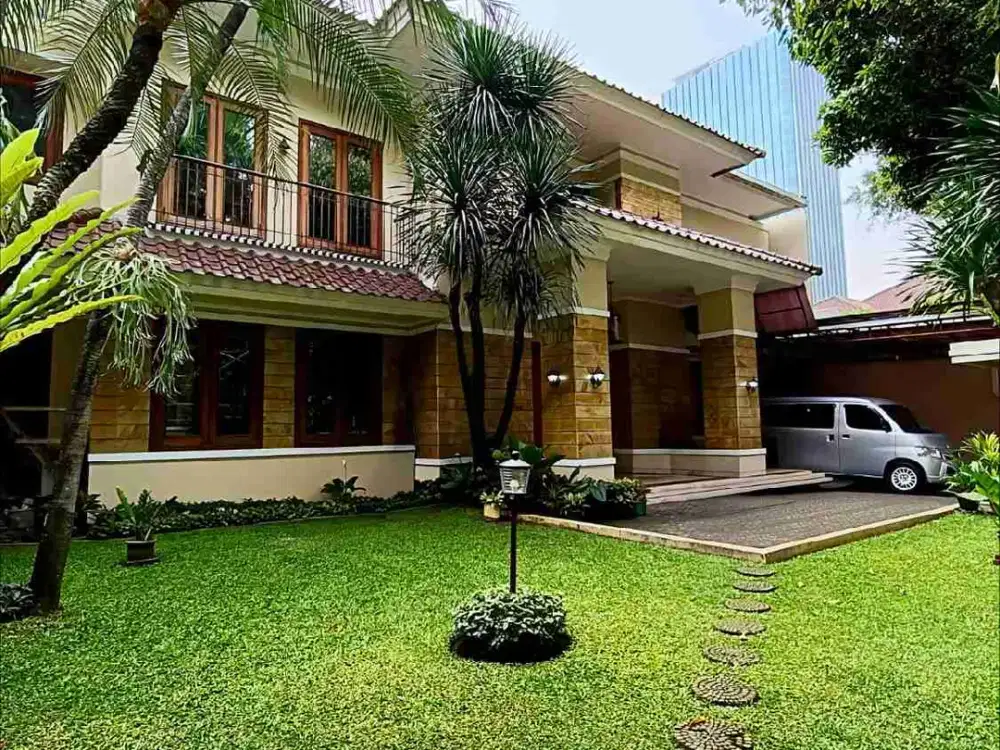 DIJUAL RUMAH ADA KOLAM RENANG LOKASI ASRI DAN STRATEGIS DI KEBAYORAN BARU DEKAT SCBD