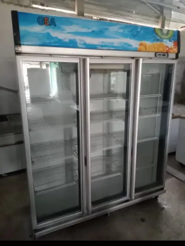 Showcase chiller 3 pintu GEA expo