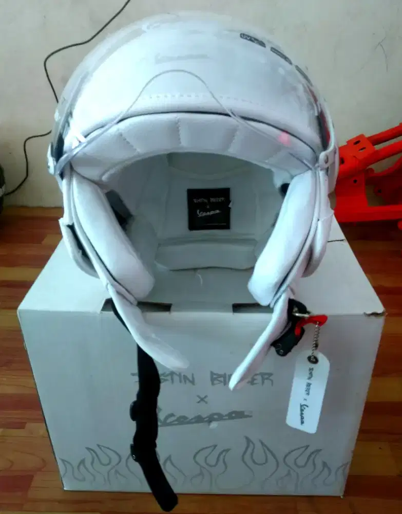 Helm Vespa Justin Bieber Special Editioin