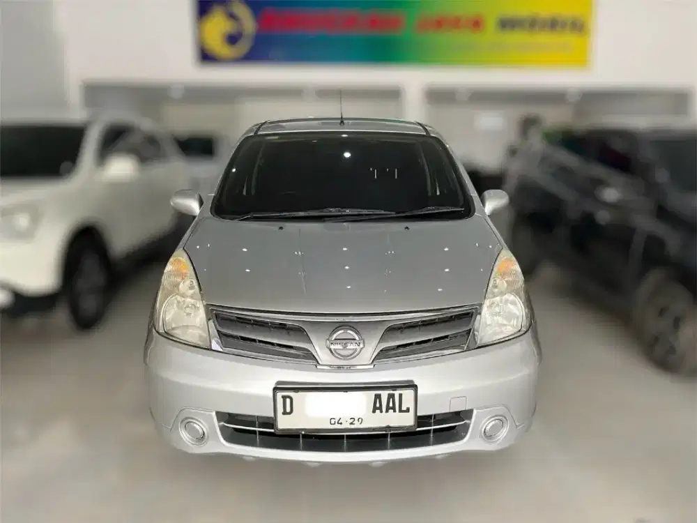 Nissan Grand livina 2013 manual silver