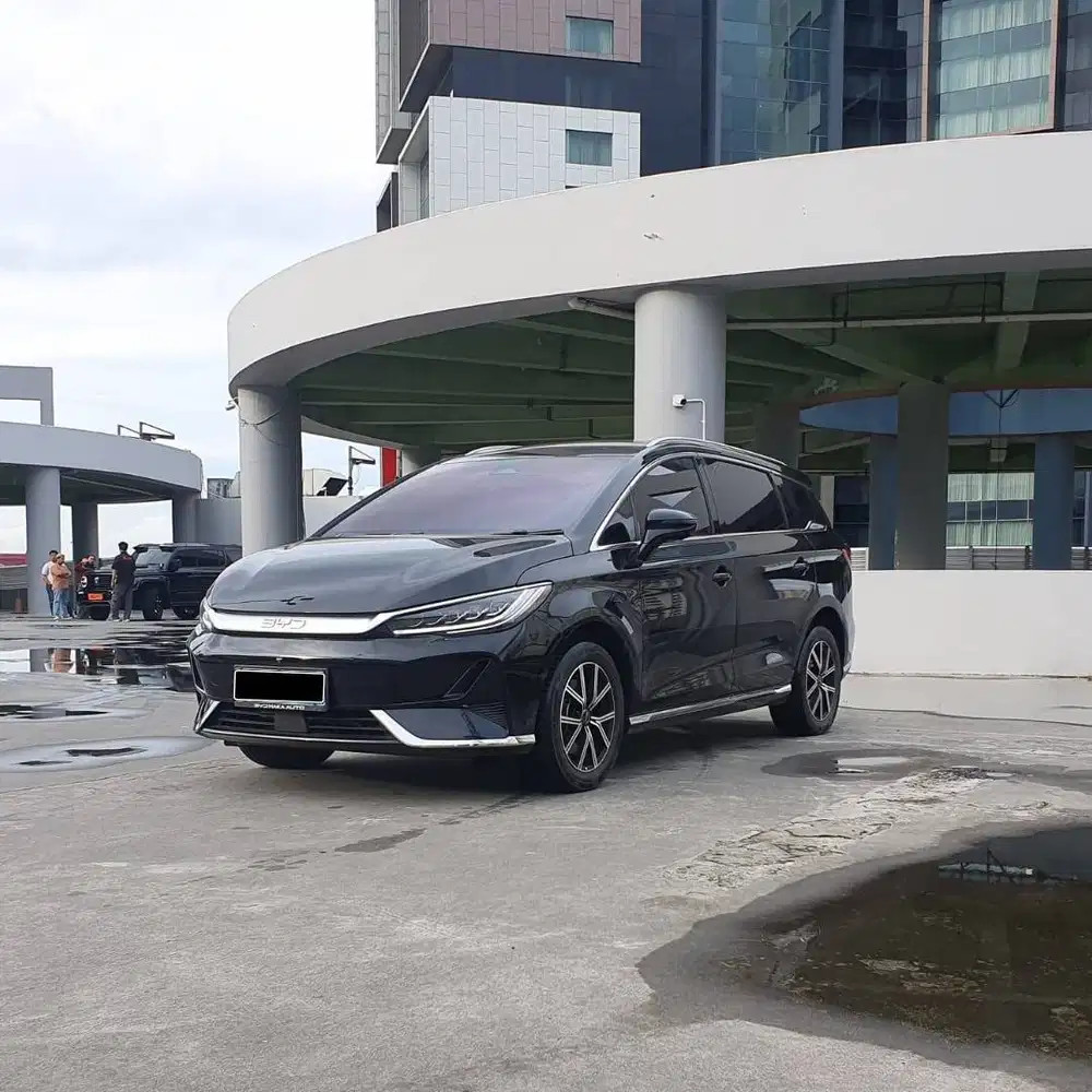 BYD M6 SUPERIOR 2024