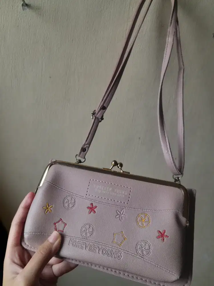 Tas selempang perempuan