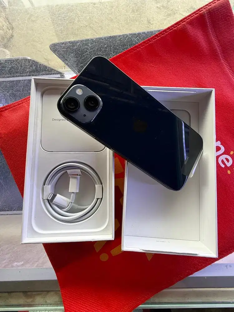Iphone 13 ibox kondisi baru cuma buka kotak