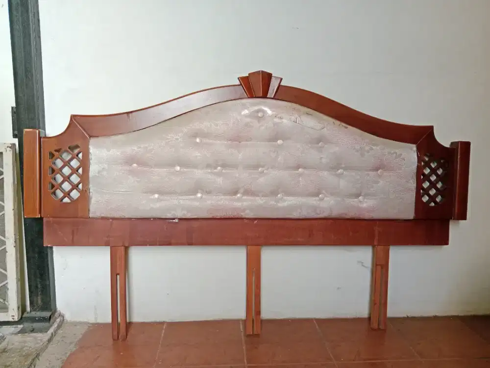 Headboard  kayu