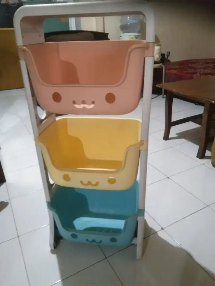 rak plastik tiga susun