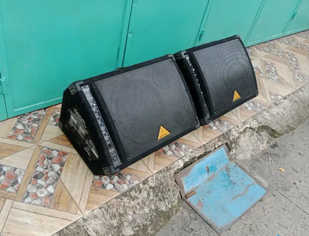 Speaker Aktif behringer F1320D