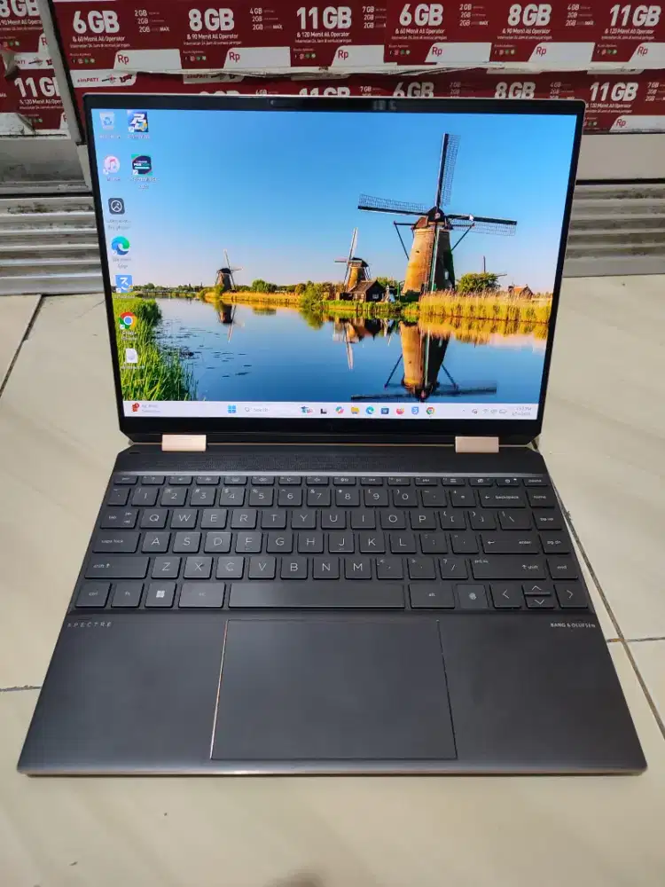Laptop HP Spectre X360 2024 touchscreen oled layar 4K