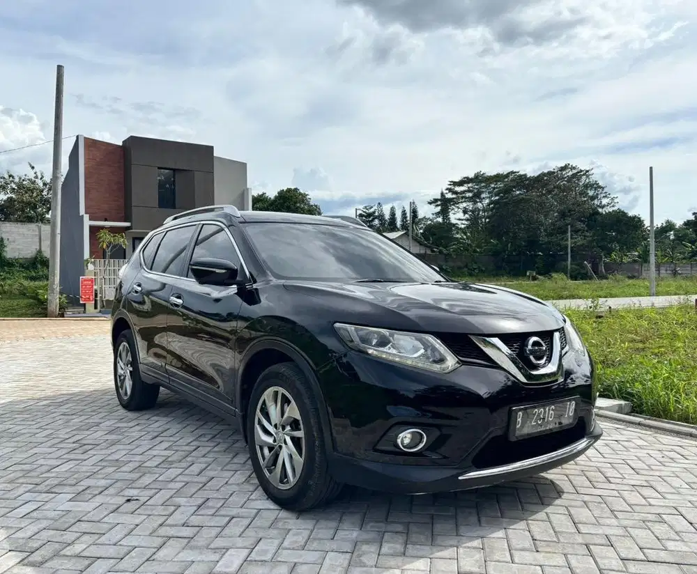 Nissan Xtrail X-trail 2.5 T32 AT 2017 Hitam 7 Seater