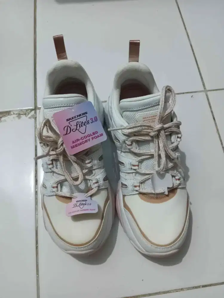 Sepatu merk skechers