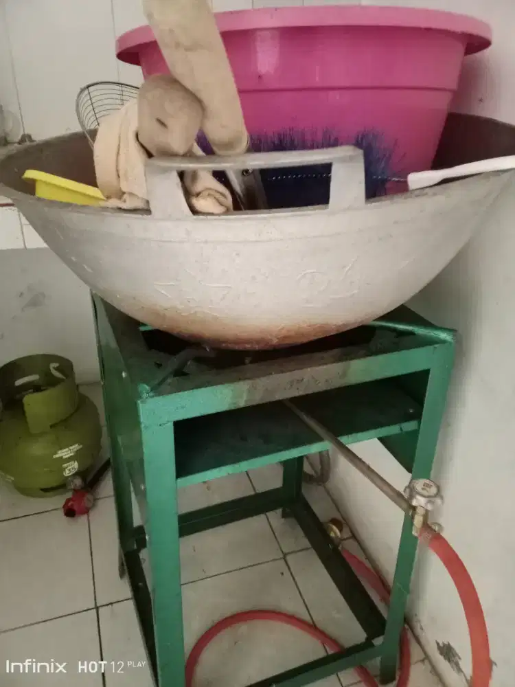 Kompor, kuali ukuran besar dan tunggu api mawar