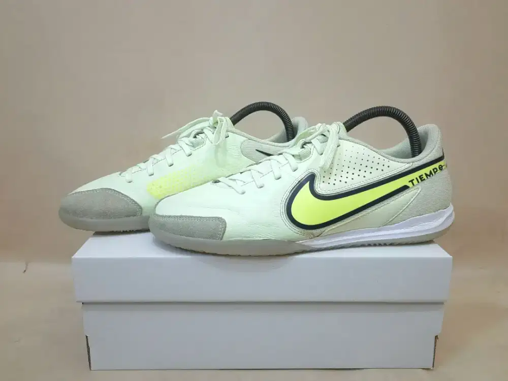 Futsal Nike Tiempo Legend 9 IC Academy
Size 42 (ada adidas specs puma)