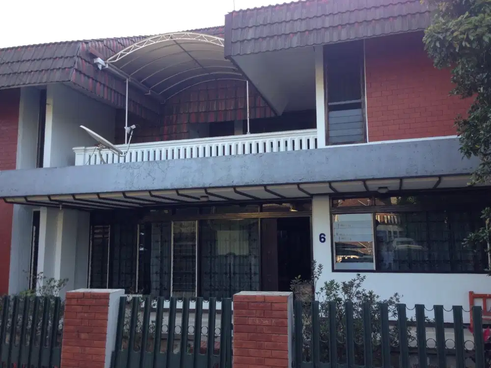 Rumah Luas di Sekelimus (Buah Batu) Bandung