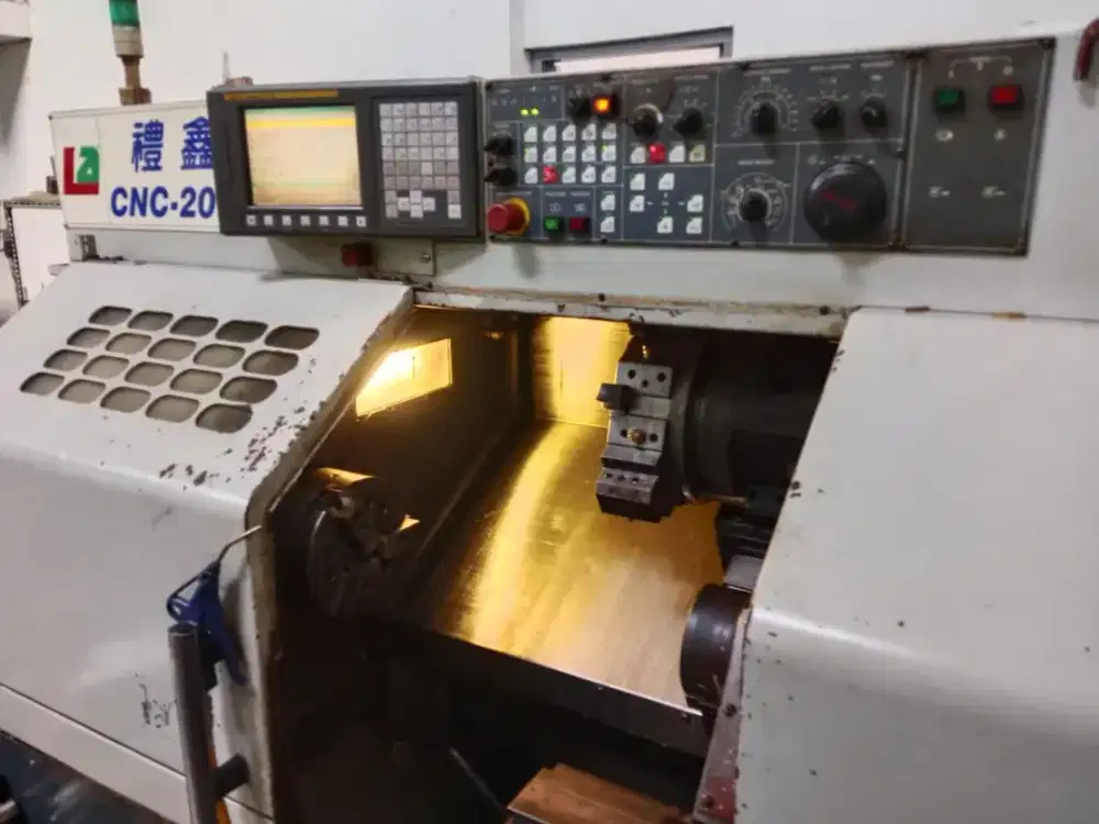 Dijual. Mesin cNC Bubut