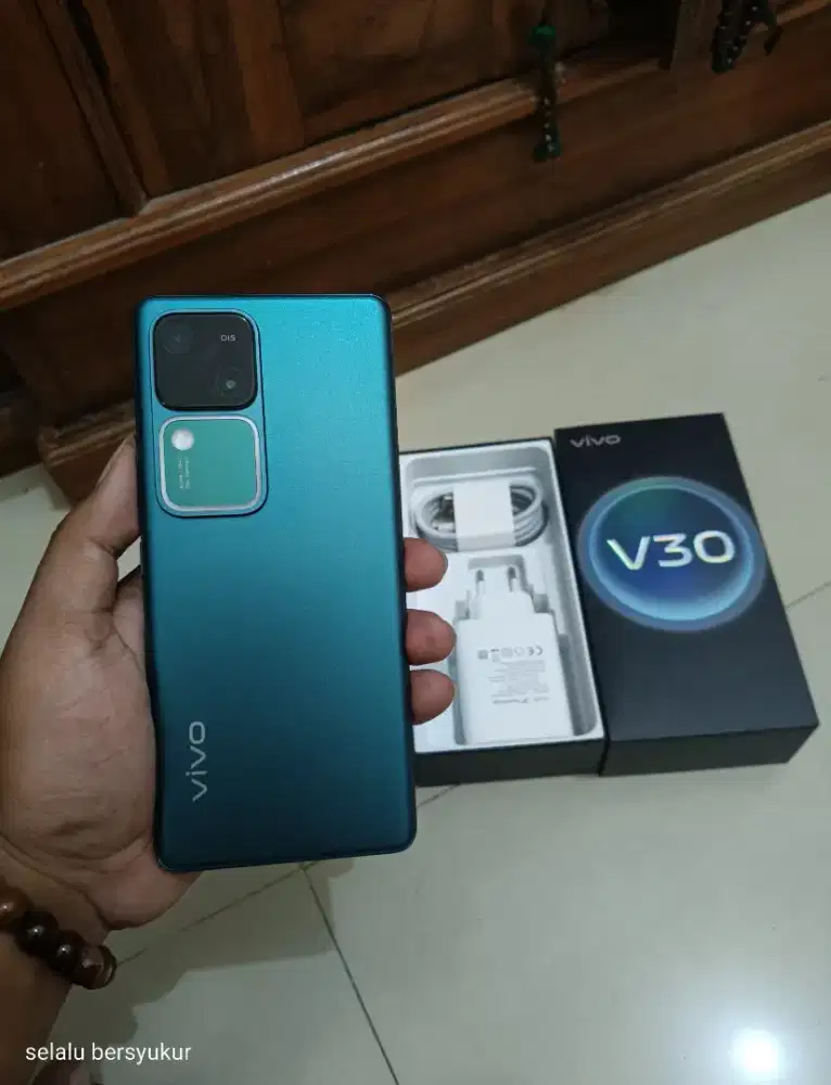 Vivo v30 5g ram 8/256 fulset original