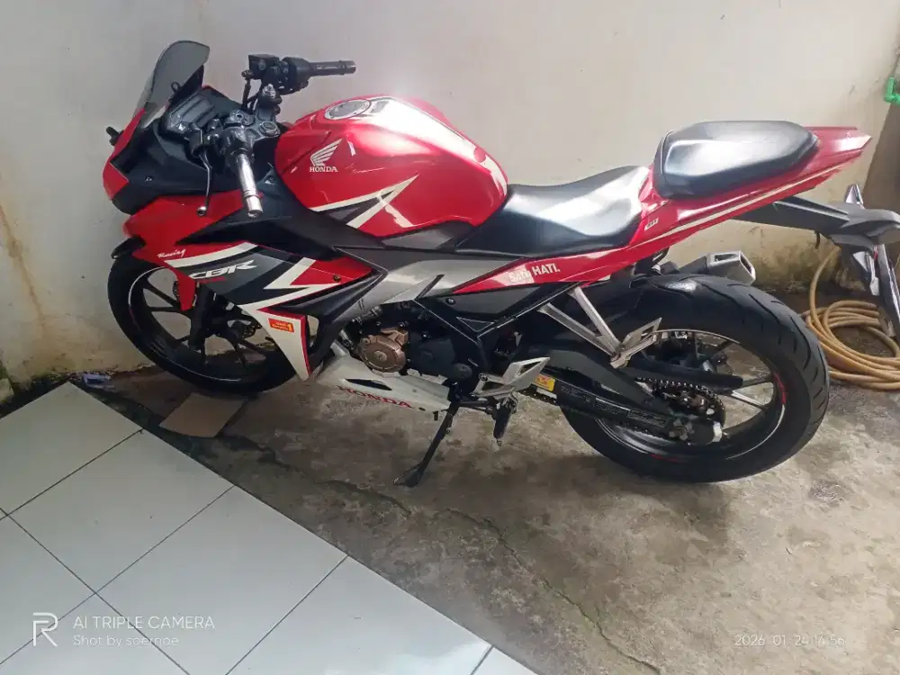 Honda CBR150R special edition red racing