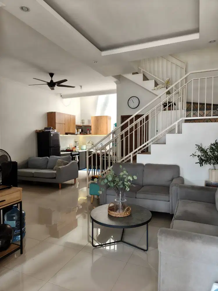 Dijual Rumah di BJV 4 Siap Huni (Pribadi) 2 Lt Dekat Tol Bebas Banjir