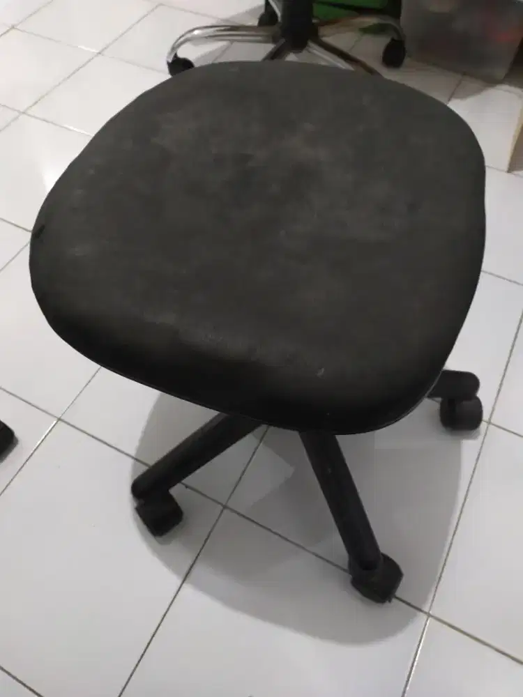 Kursi kantor gak ada sandaran