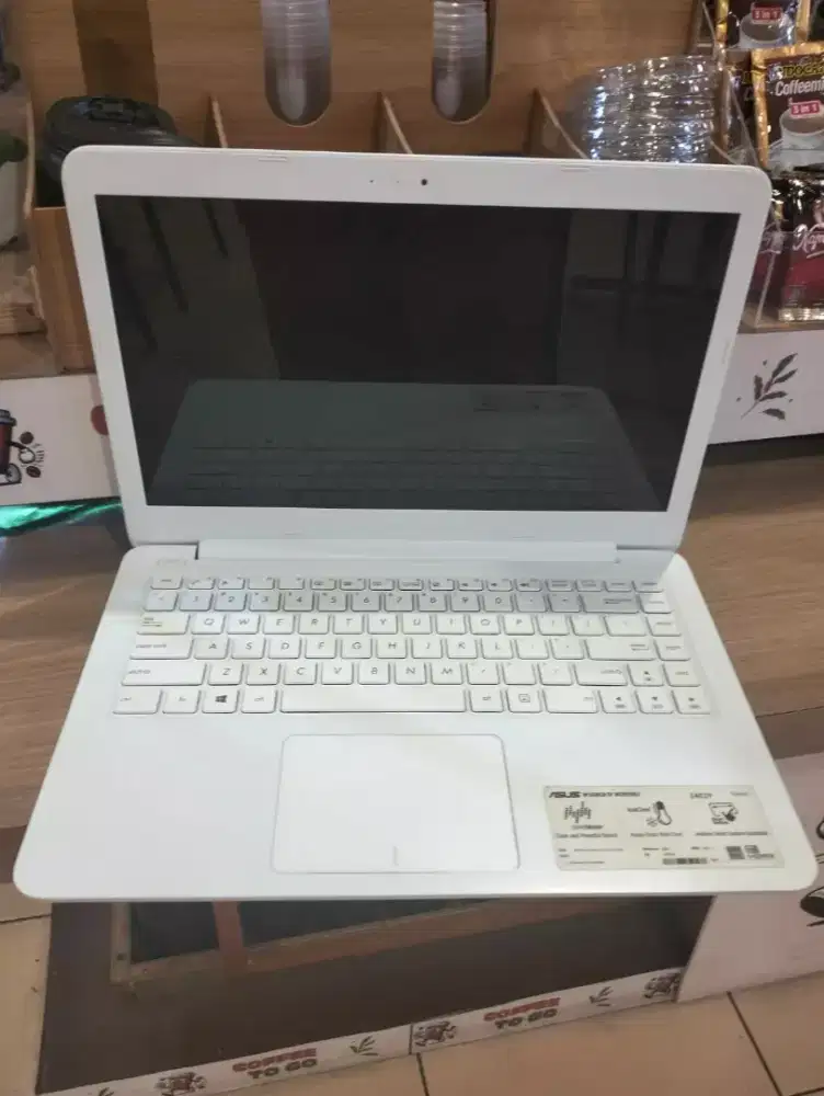 Asus e402y AMD e2-7015 ram 4gb HDD 1 tera