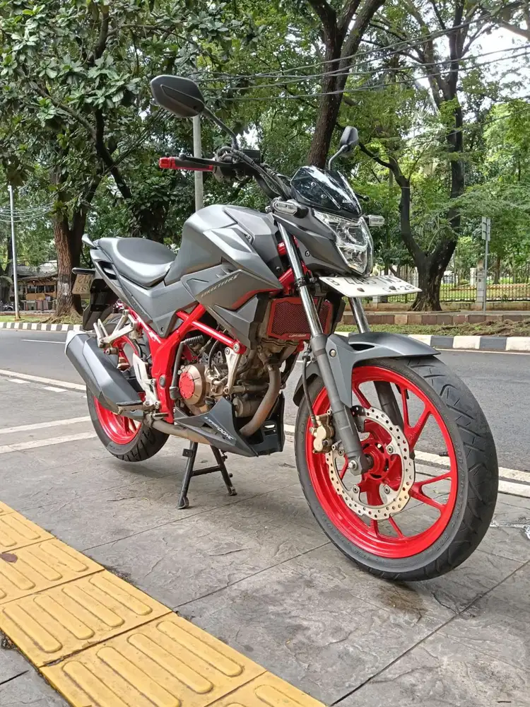 DIJUAL CASH HONDA CB 150R STREETFIRE THN 2018 PAJAK IDUP SIAP PAKAI