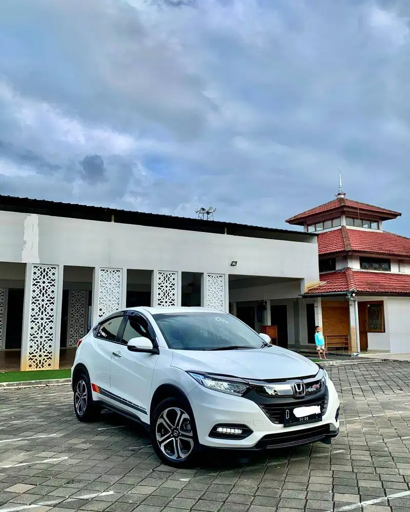 Honda HRV 1.5 SE AT Putih Matic KMLOW E Plus NO PR Dp30JT HR-V 2022