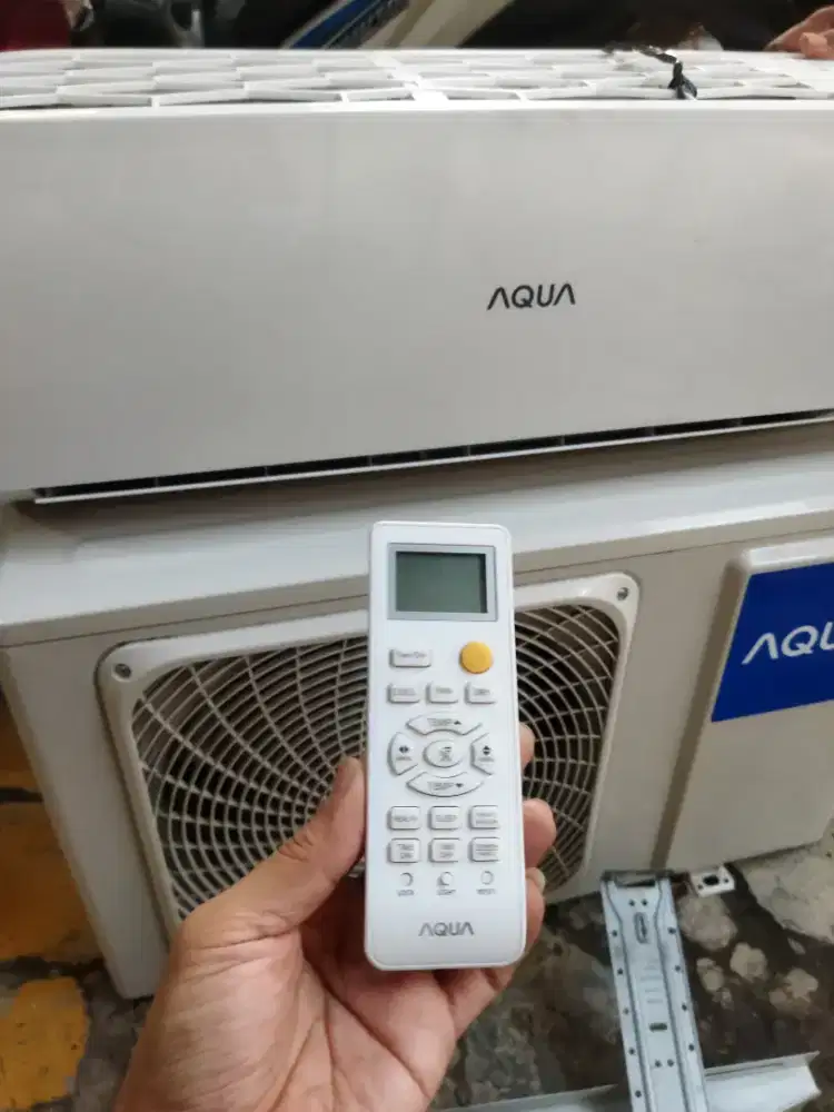 AC AQUA 1/2 PK LikeNew.