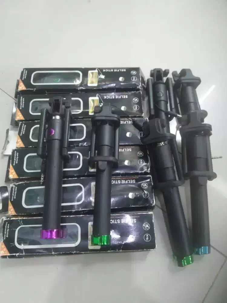 Borongan tongsis hendpon, ada 12 biji masih baru