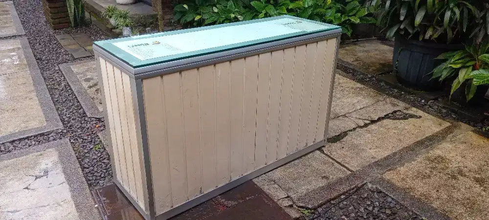 Jual meja kasir + lemari etalase