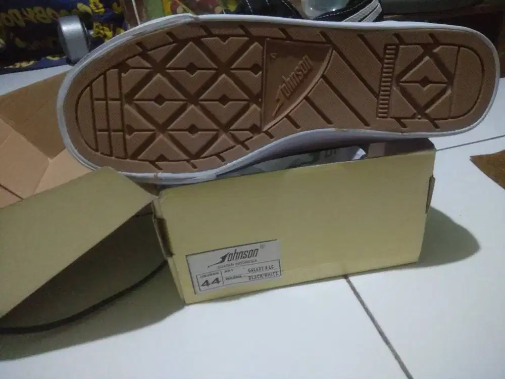 Sepatu Jhonson UK 44 / 28 cm