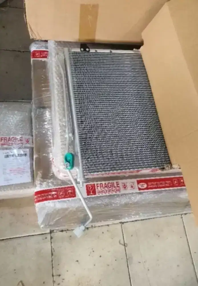 Kondesor AC mobil serena