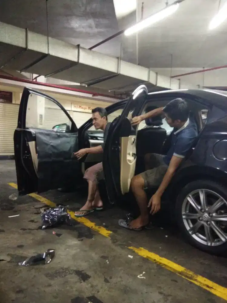 Kaca film mobil dan gedung