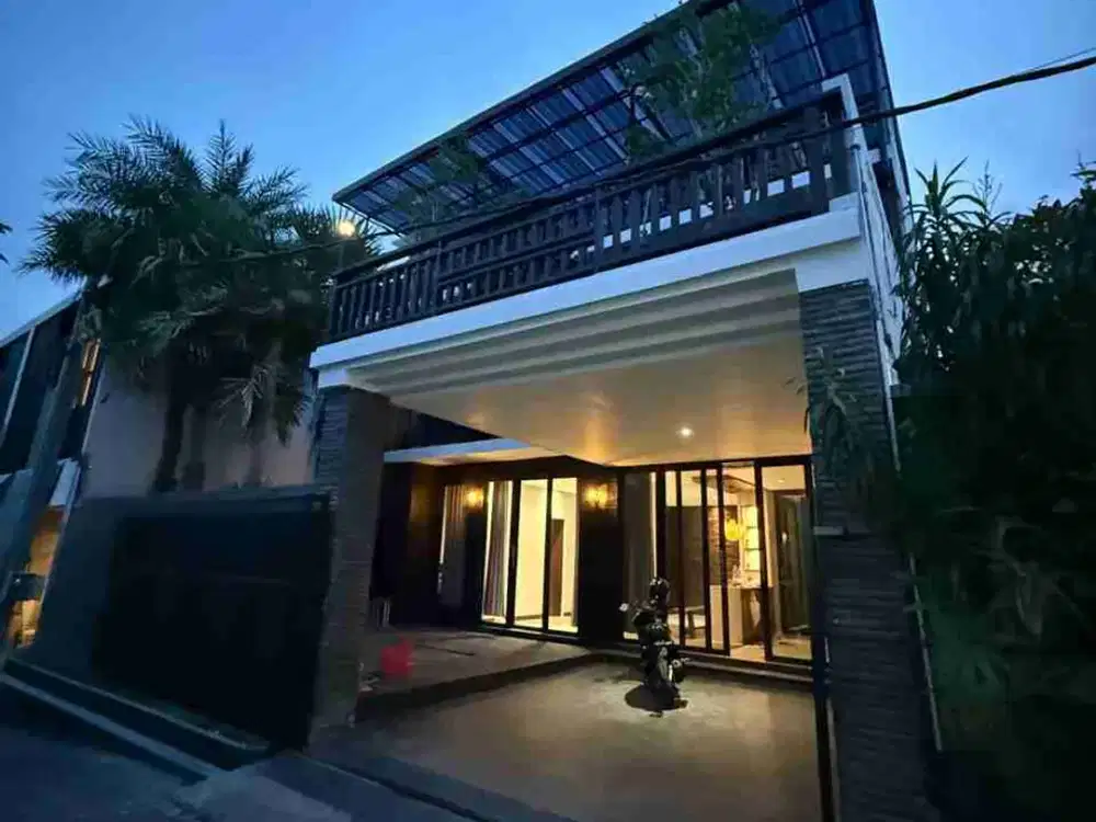 DISEWAKAN  RUMAH 3 LANTAI DI CANGGU CN