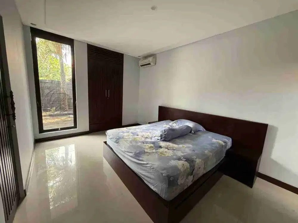 DISEWAKAN  RUMAH 3 LANTAI DI CANGGU CN - Thumbnail 10