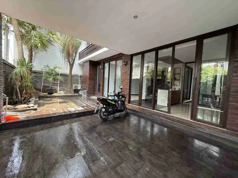 DISEWAKAN  RUMAH 3 LANTAI DI CANGGU CN - Thumbnail 8