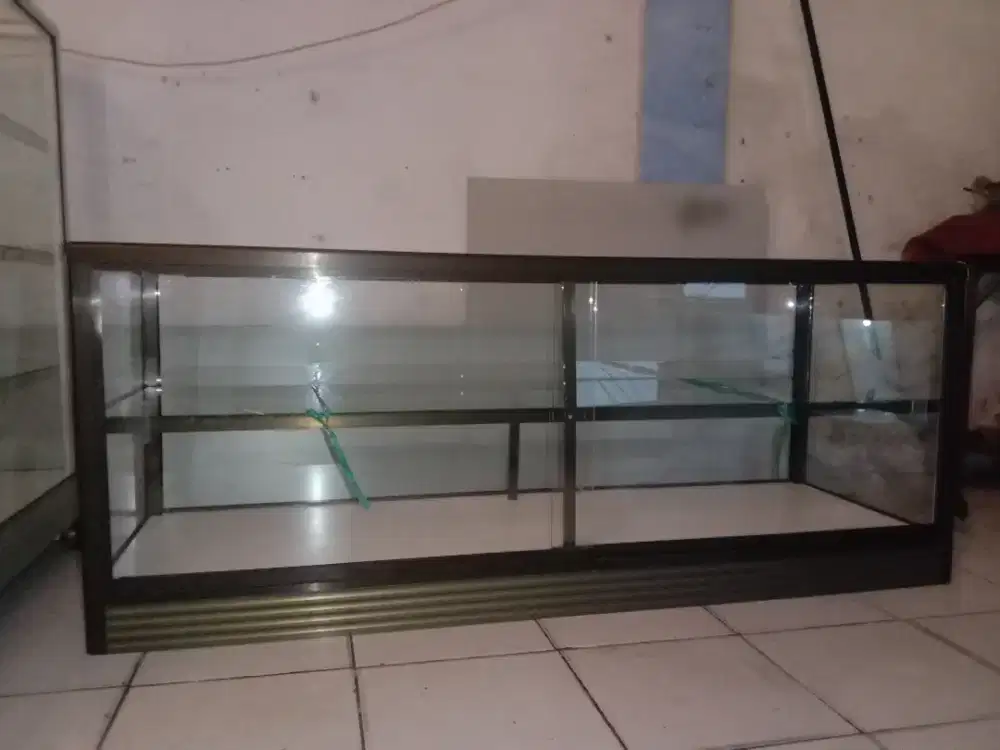 Kaca etalase warteg