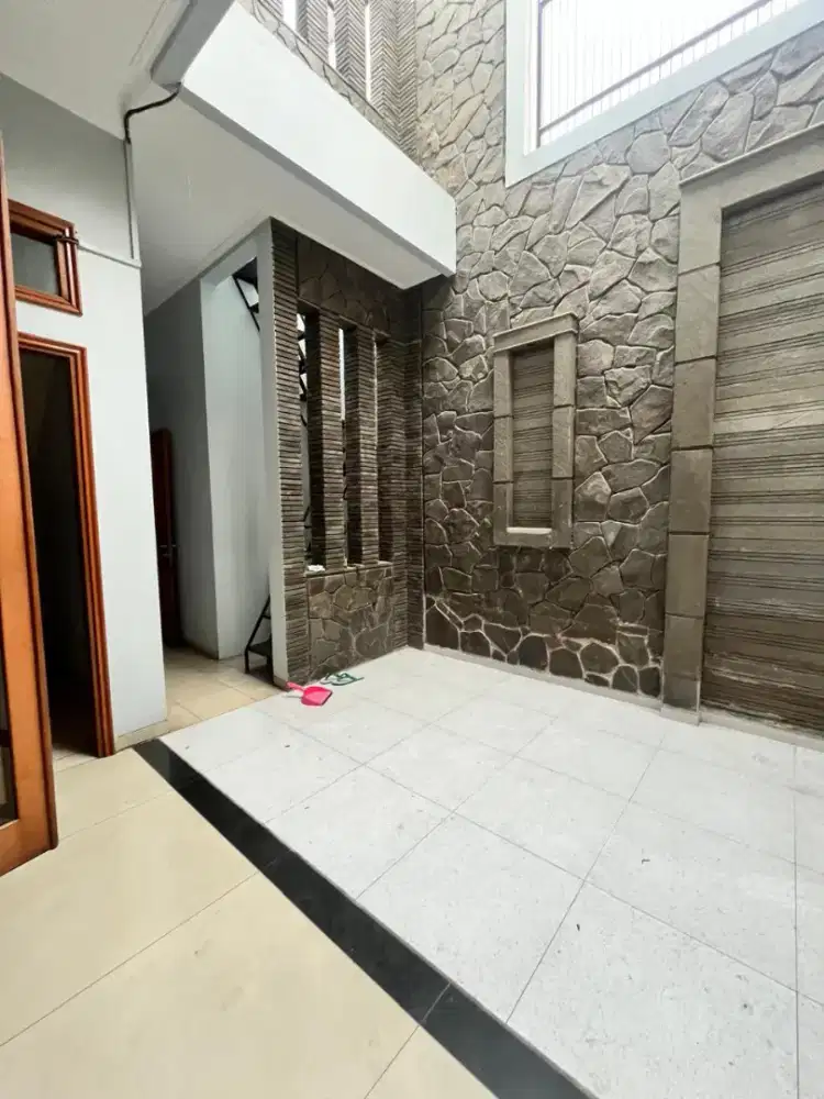 Dijual murah rumah mewah batununggal komplek elite tengah kota