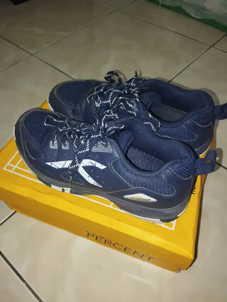 sepatu badminton hundred galaxy