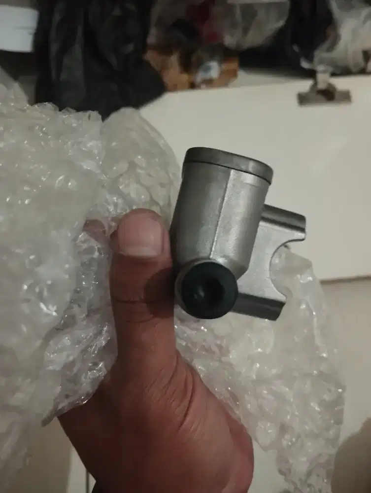 Master rem depan Jupiter z1