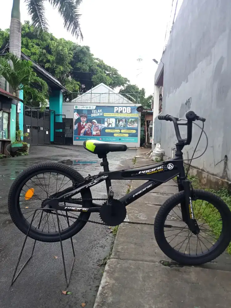 Sepeda BMX UK 18