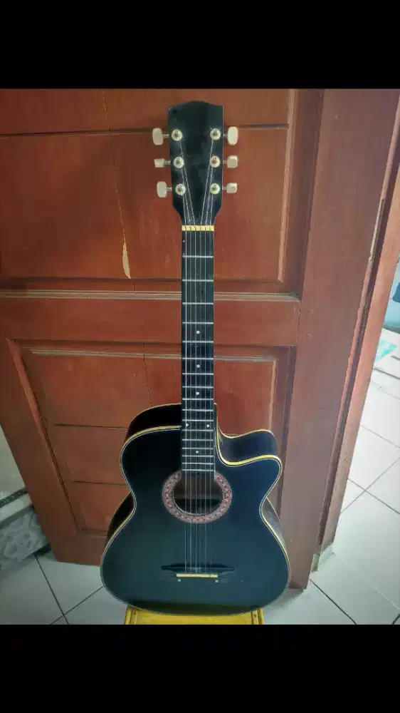 Gitar akustik merk.Mandalika