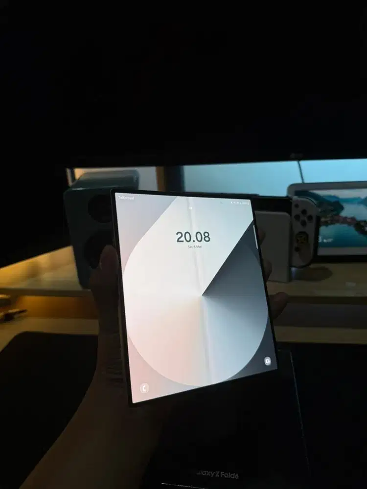 Samsung Galaxy Z Fold 6 - Silver - 12/512GB - Bonus Case S Pen Resmi