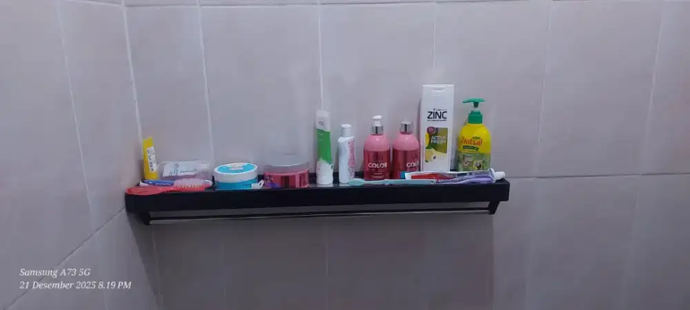 Rak Kamar Mandi Gantung Model Hambalan Selving Kaca