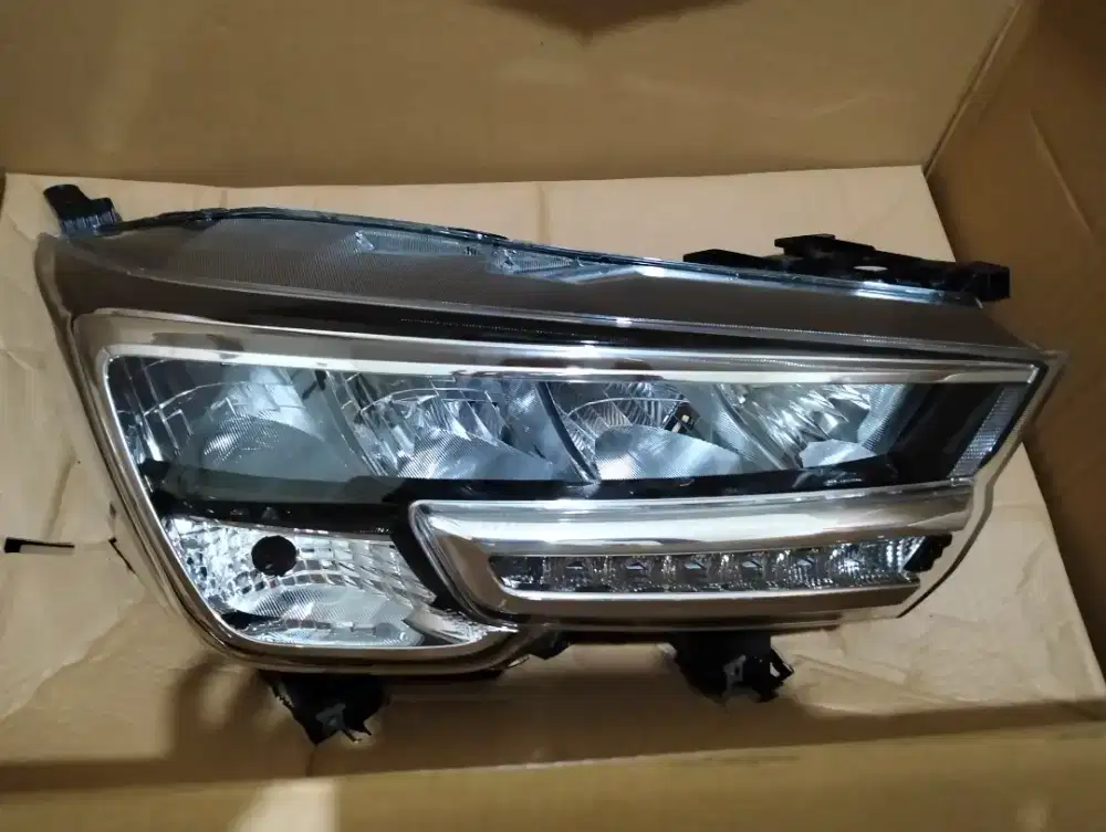 Head Lamp Suzuki XL7