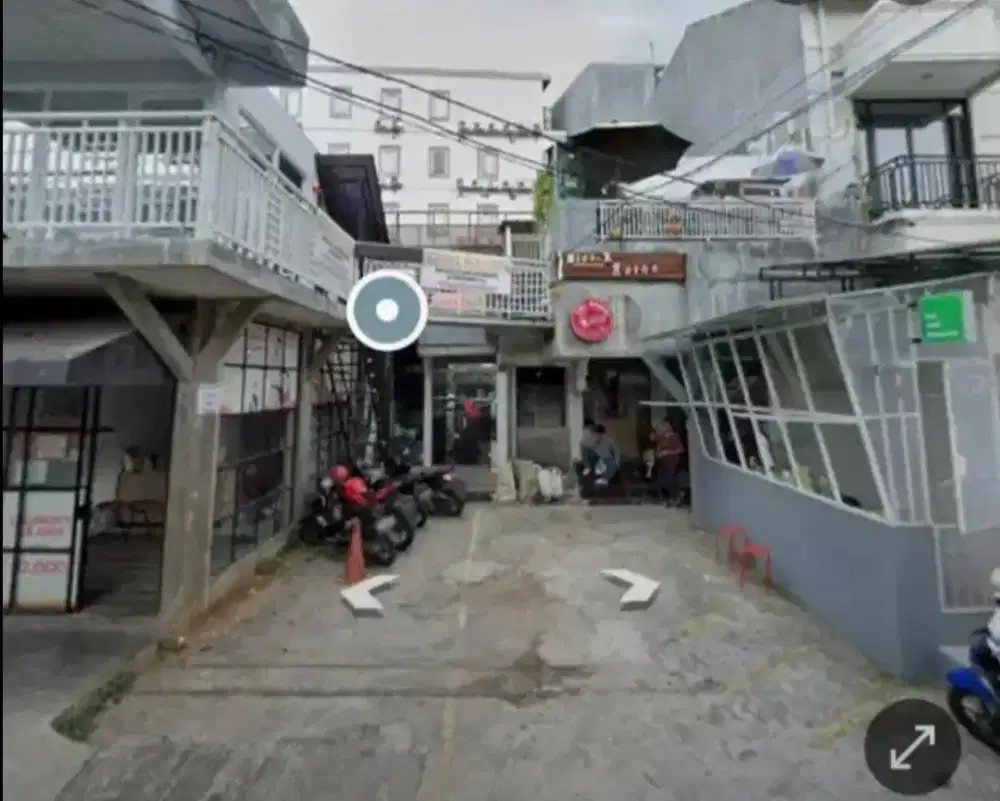 Di kontrakan bangunan di Blok M dengan rooftop