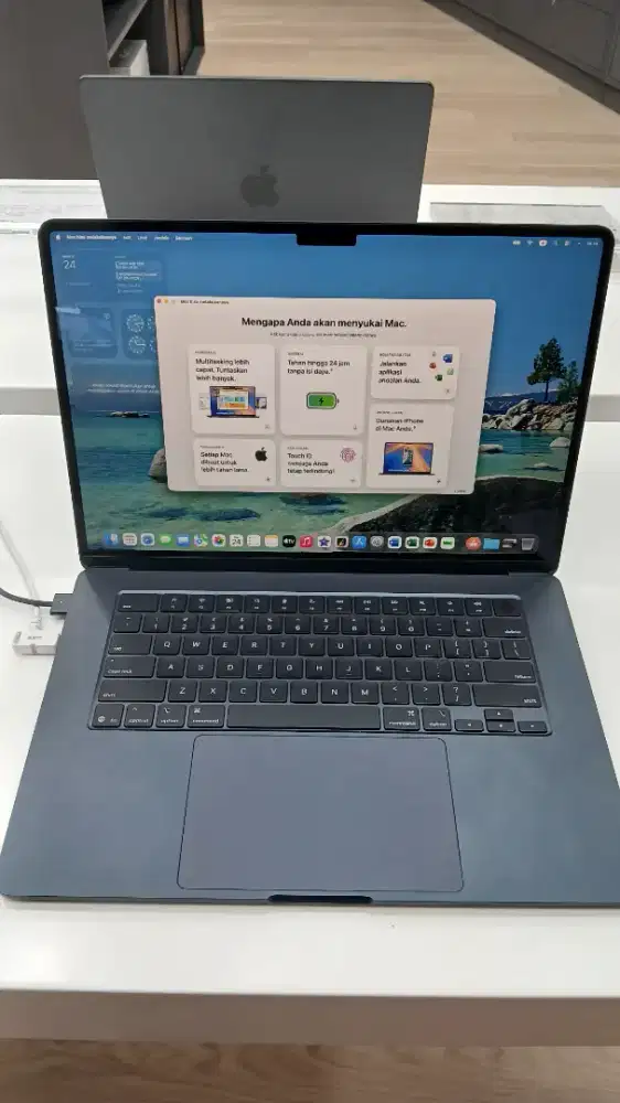 Cicilan MacBook Air (15inci)¹ M4