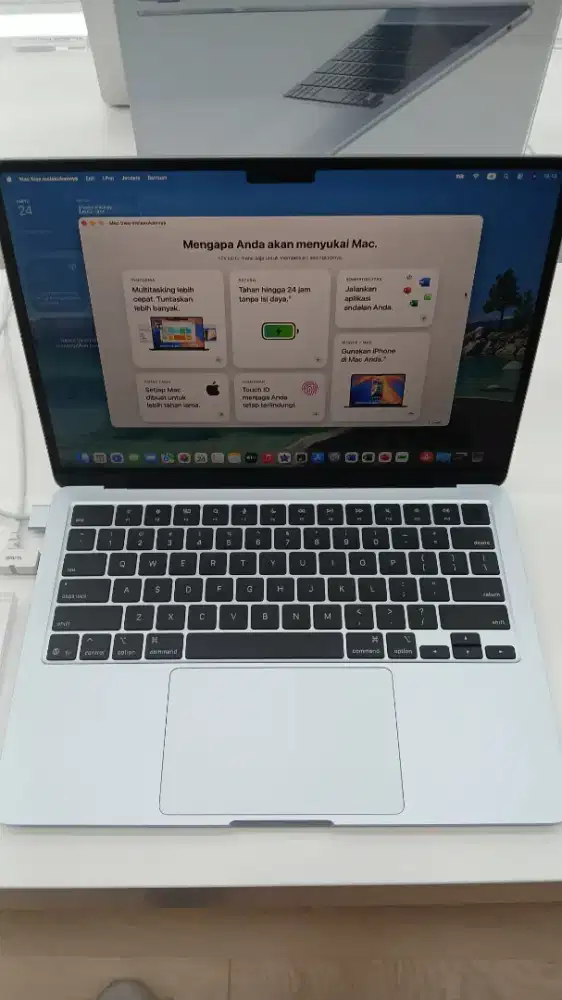 Cicilan MacBook Air (13inci)¹ M4
