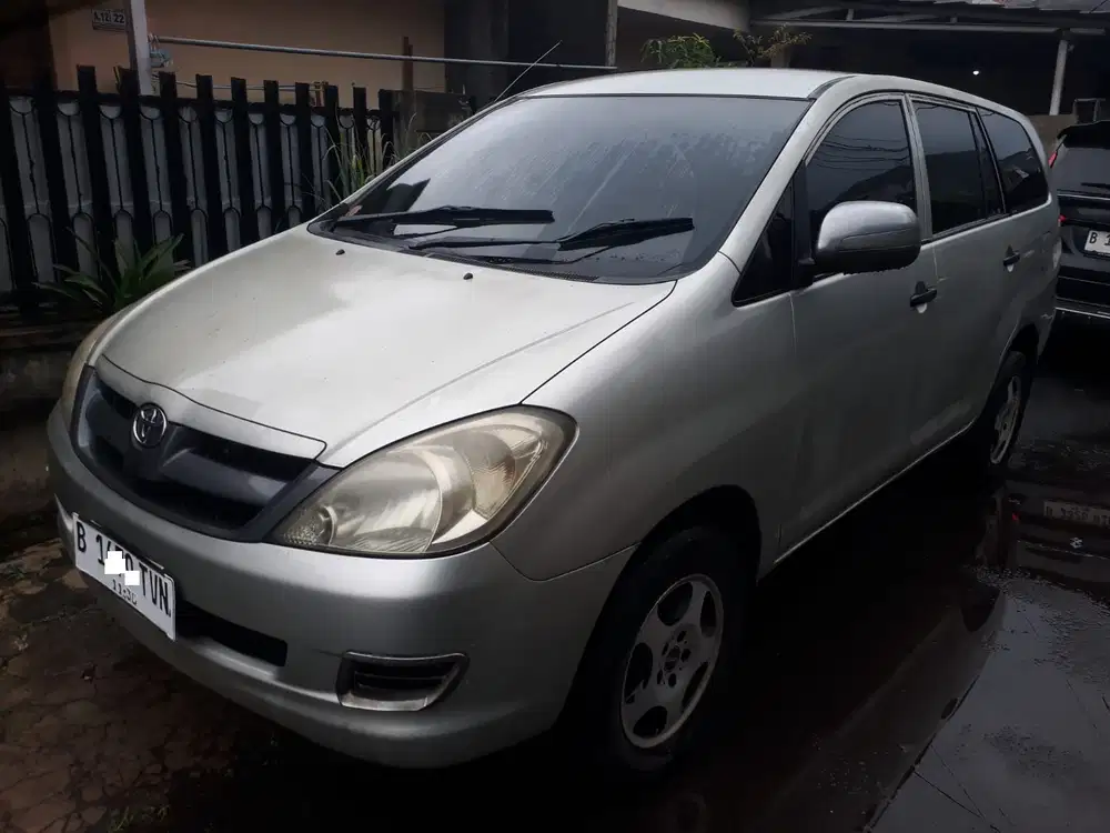 Toyota Kijang Innova 2005 Bensin