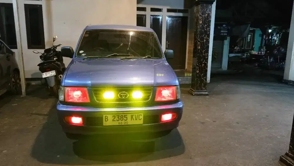 Di jual mobil kijang lgx THN 2002