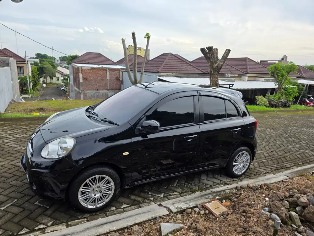 Nissan March 2011 Black