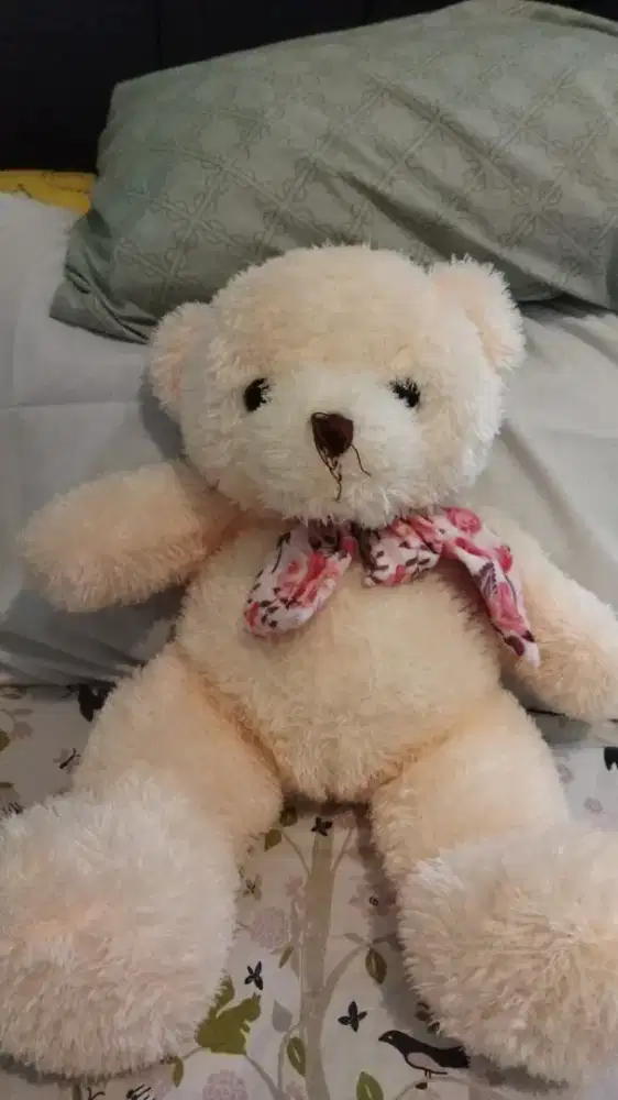 Boneka beruang istana boneka