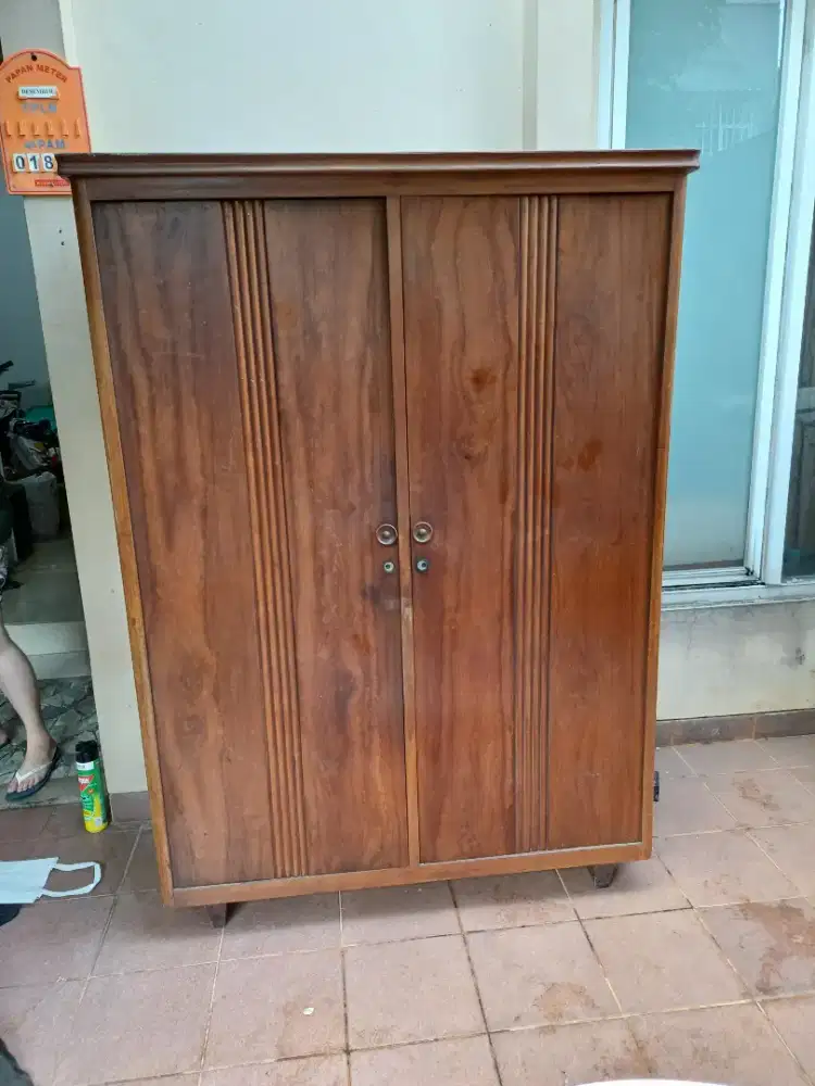 Lemari Kayu Jati 2 pintu.